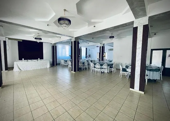 Hotel Tata Si Fii
